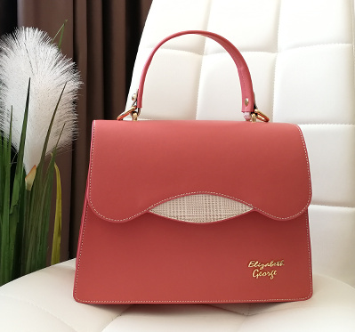 Прелестна коралова дамска чанта ELIZABETH GEORGE