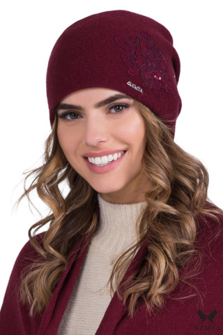 Красива дамска шапка KAMEA в цвят бордо с бродерия - модел LAJLA