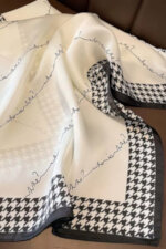 Елегантен кремав дамски шал KAMEA 70x70 см - имитация на коприна