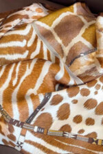 Сатенен шал KAMEA 70x70 см с животински принт зебра, пантера и жираф