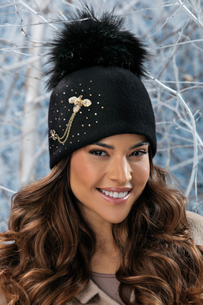 Луксозна дамска шапка WILLI с естествен помпон от миеща мечка – модел BEZALA