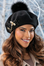 Очарователна вълнена барета WILLI с помпон от естествен косъм от заек – модел BEZANA