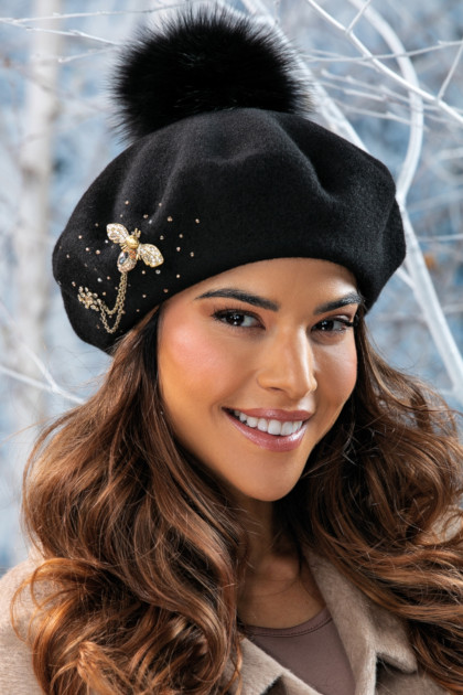 Очарователна вълнена барета WILLI с помпон от естествен косъм от заек – модел BEZANA